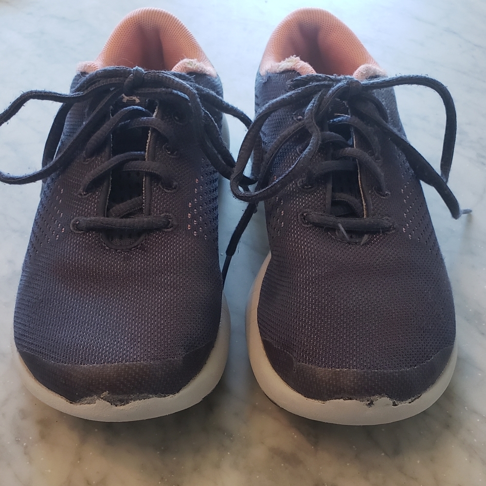 Girl's Under Armour Tennis Shoes Sneakers 3.5Y